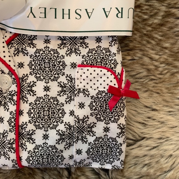 NWT! Laura Ashley Women’s Pajama Set, Size M - Picture 3 of 4